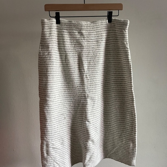 J CREW striped sweater-skirt in extra-soft yarn - Picture 3 of 4